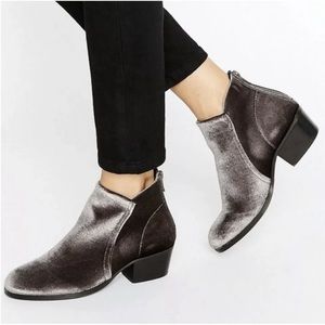 H by Hudson London Size 41 Apisi Gray Velvet Ankle Boot